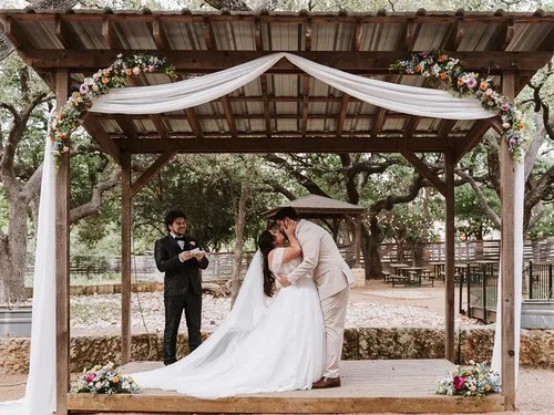 Magnolia Halle wedding venue exterior, San Antonio, TX