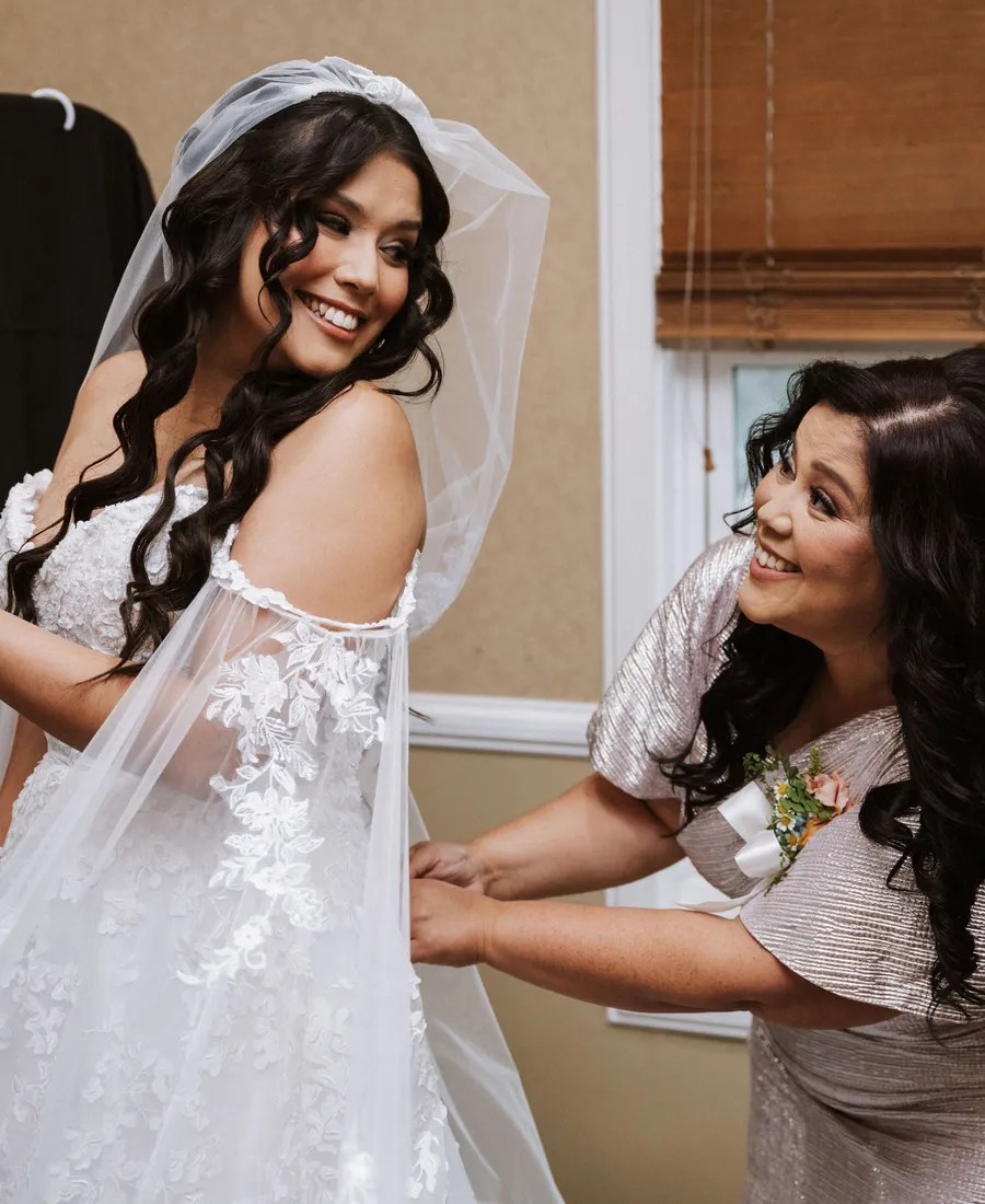 Pecan Grove Plantation Country Club wedding venue in Richmond, TX - real wedding photographed by Weddings Unlimited