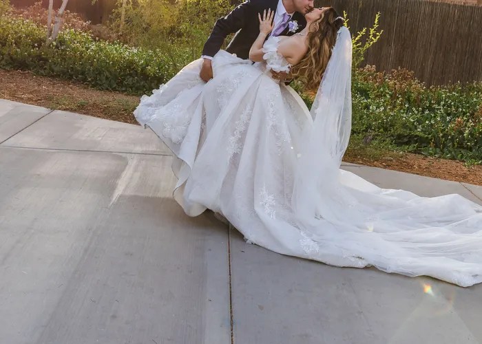 Candid wedding moment at Phoenix Zoo, Phoenix, AZ