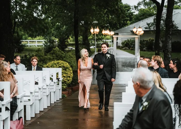 Wedding party celebration at Willow Creek Wedding and Events Venue, Waxahachie, TX