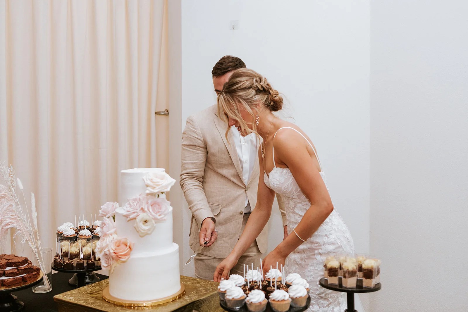 Wedding cake table at Aristide Mansfield in Mansfield, TX