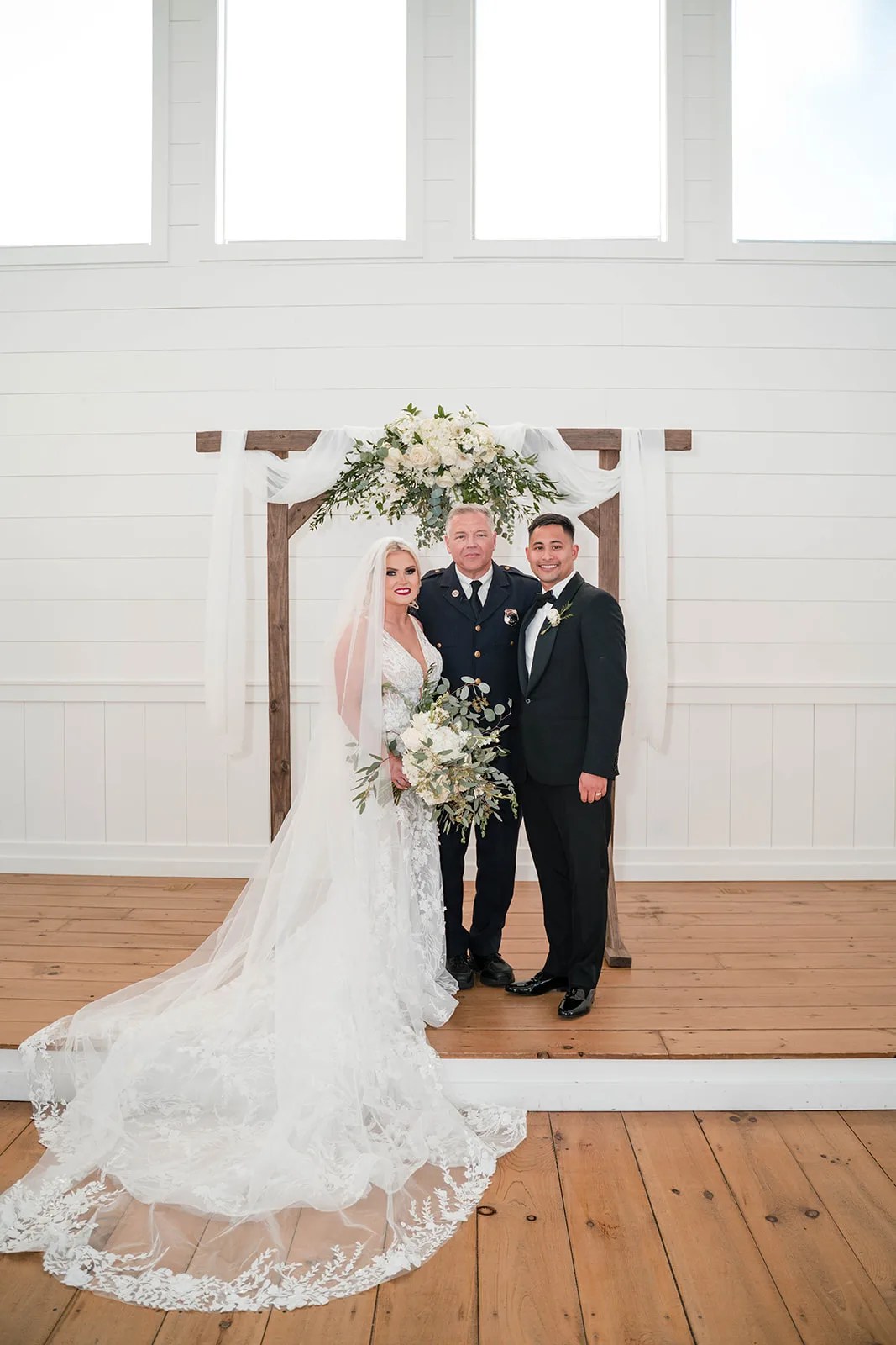 Couple beneath the greenery arch at Arrowhead Hill, Montgomery, TX