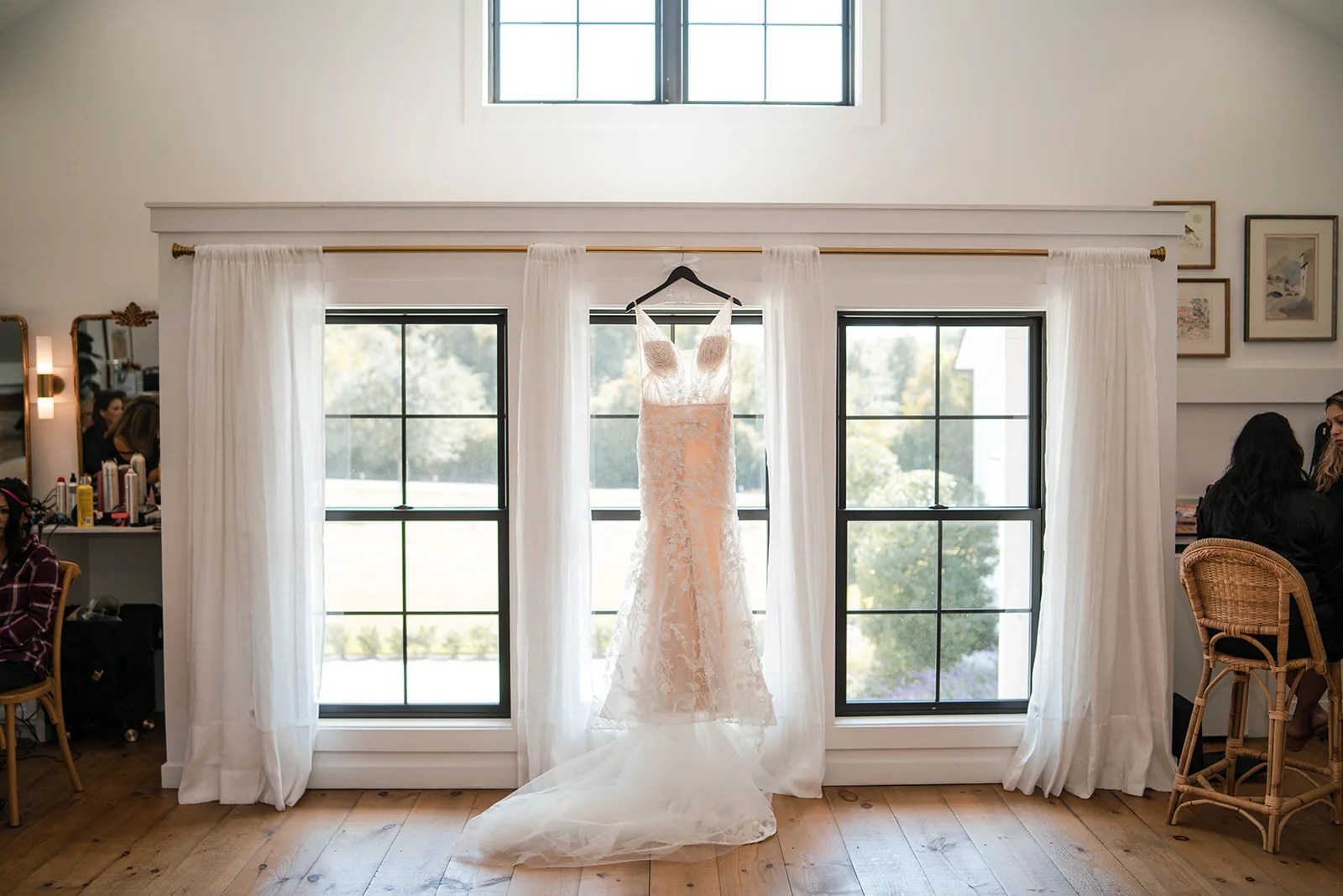 The bridal suite before the ceremony at Arrowhead Hill, Montgomery, TX