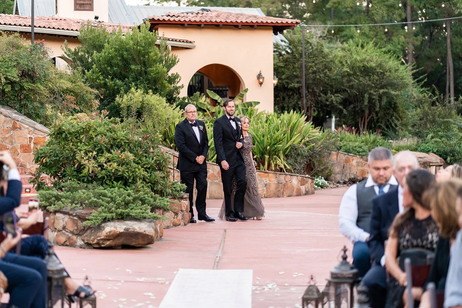 Guests in the courtyard at Madera Estates in Conroe, TX
