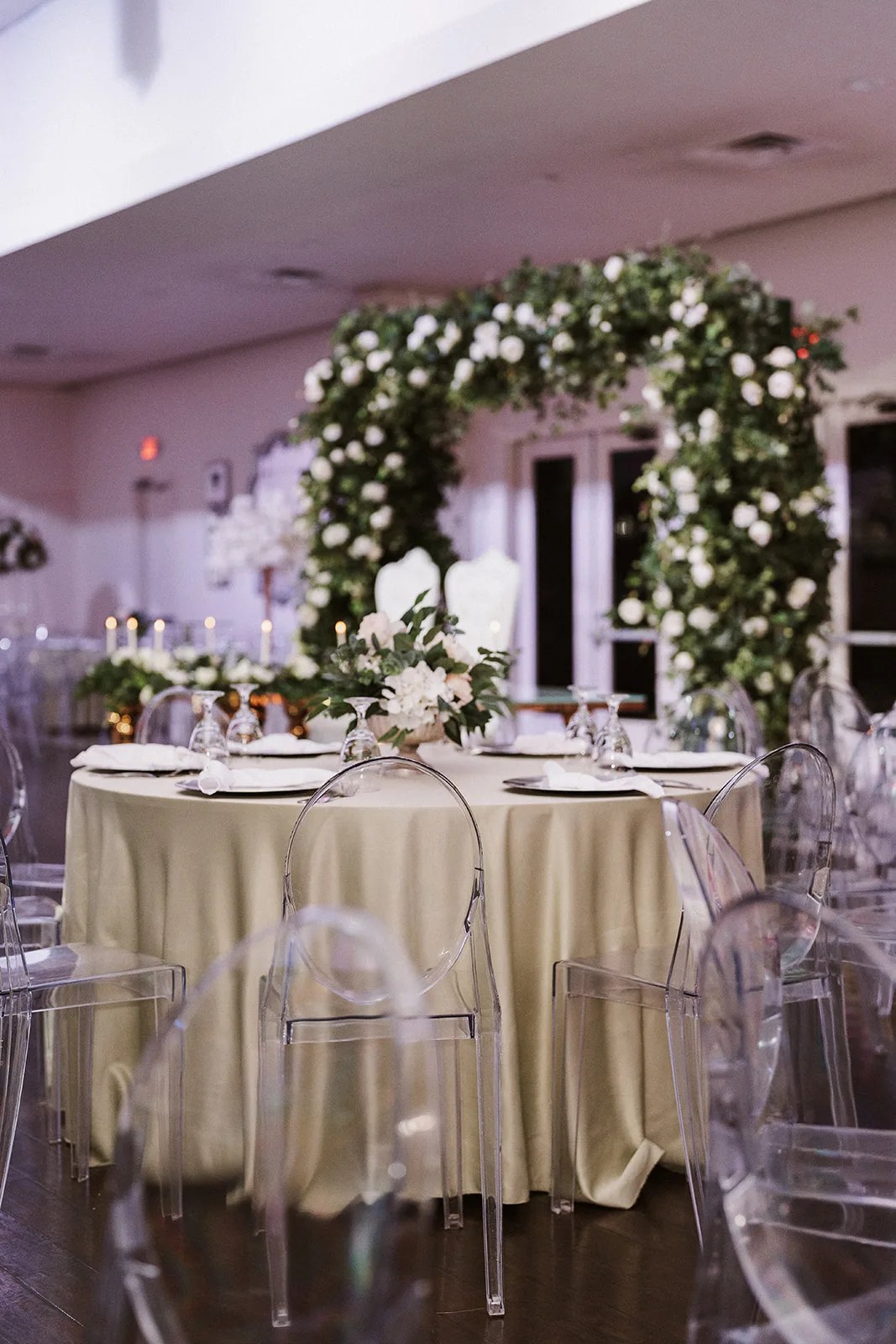 Reception tablescape in the ballroom at Palms Event Center Houston