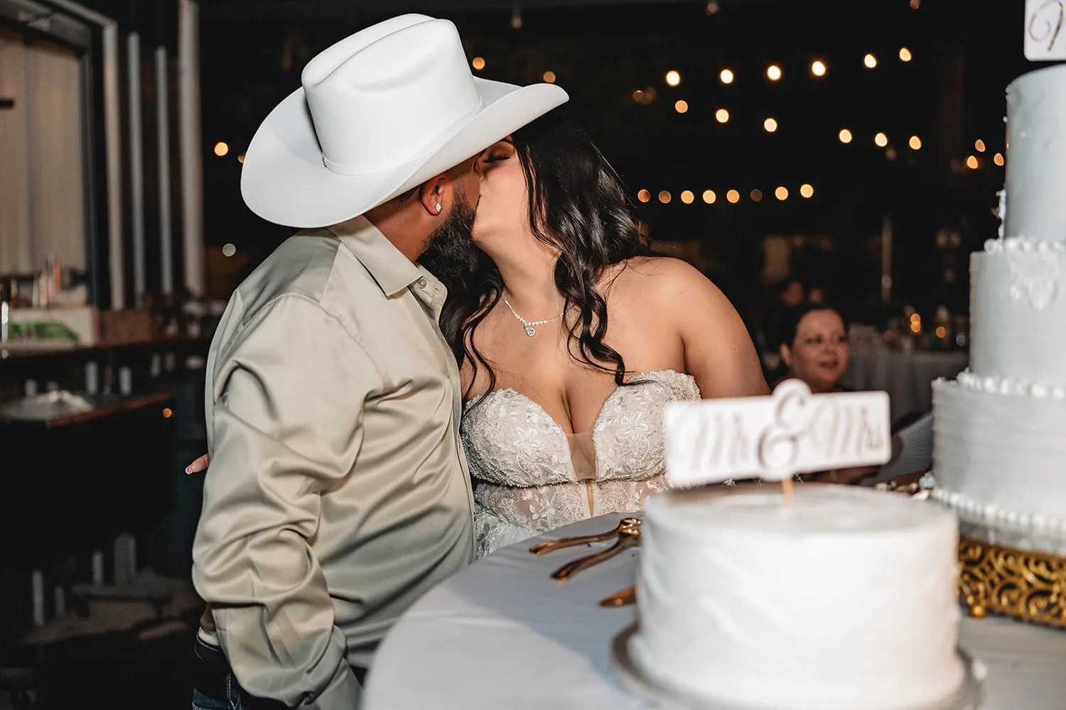 Cake cutting at a Parque Estrada wedding