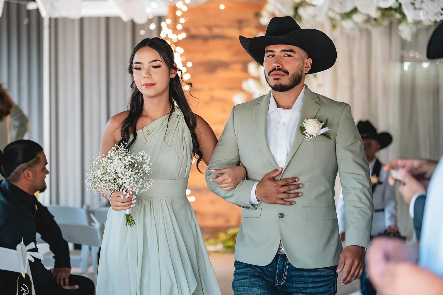 Bride and groom at sunset at Parque Estrada