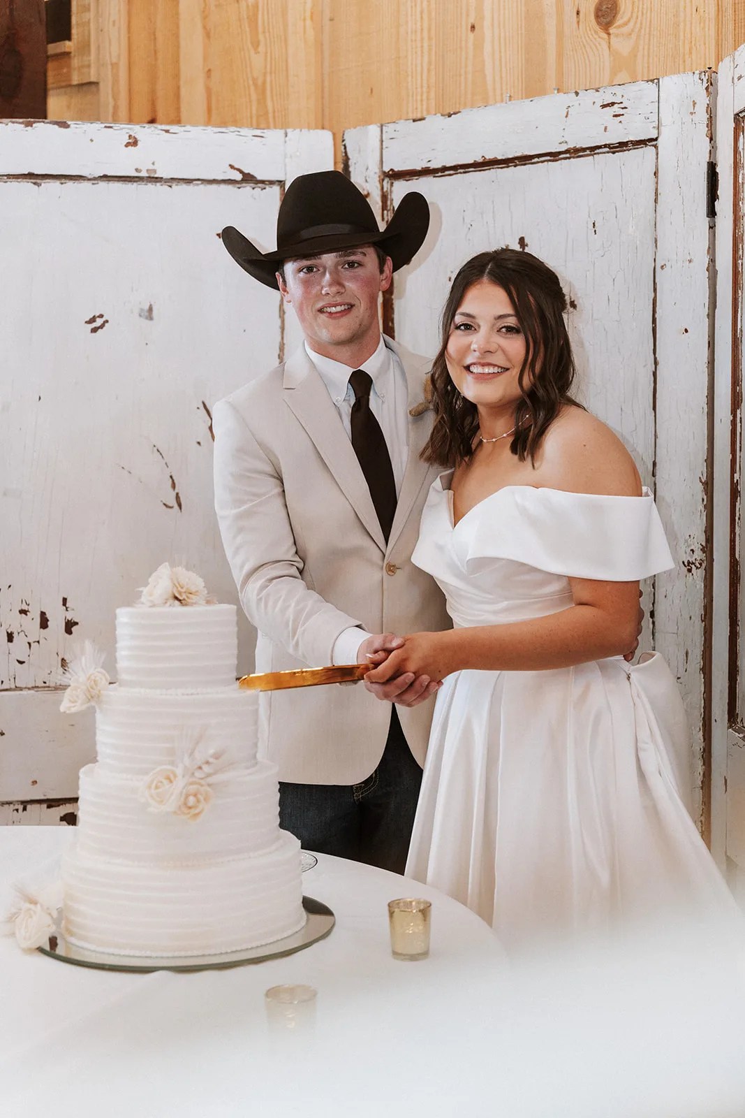 Wedding cake cutting at The County Line in Abbott, TX