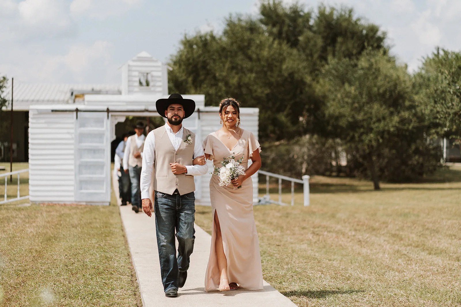 The lawn and oak trees at Tin Spur Ranch, Inez, TX