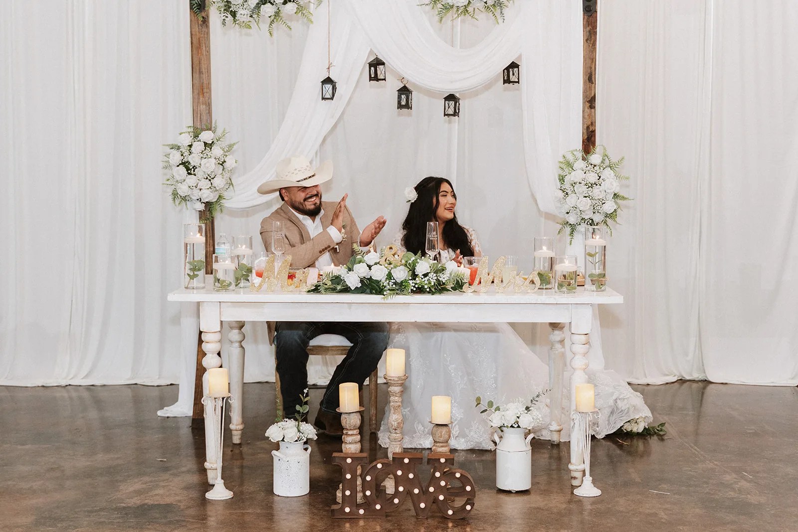 The sweetheart table at Tin Spur Ranch, Inez, TX