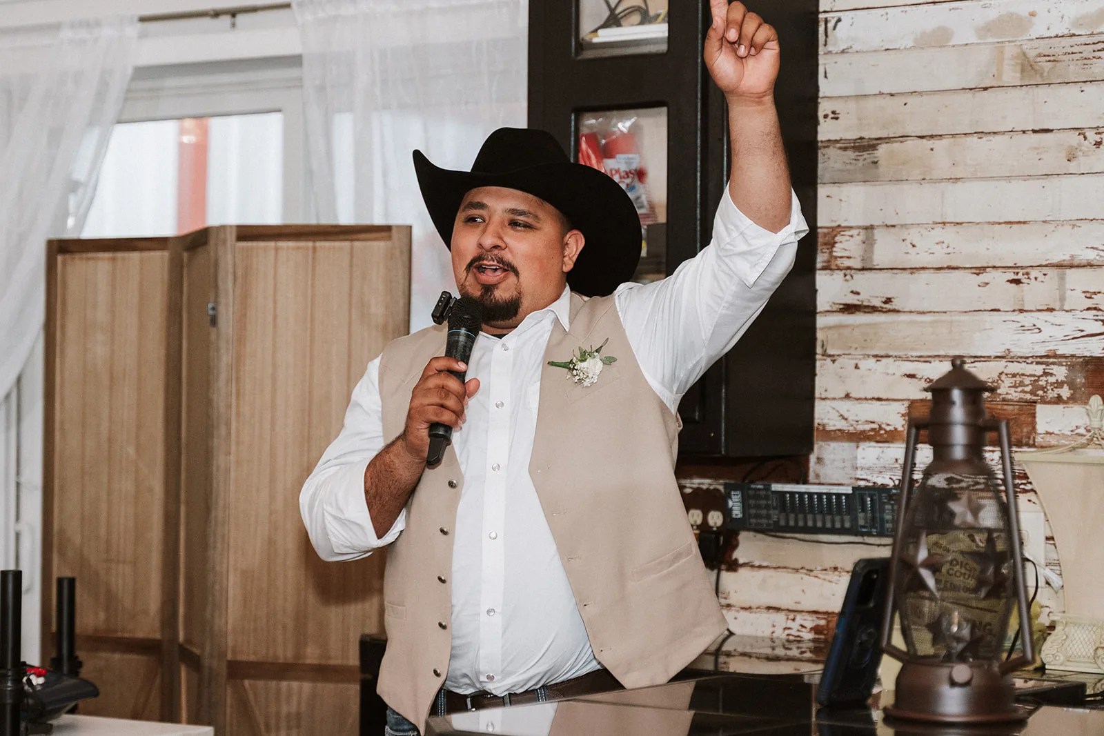 The reception hall at Tin Spur Ranch, Inez, TX