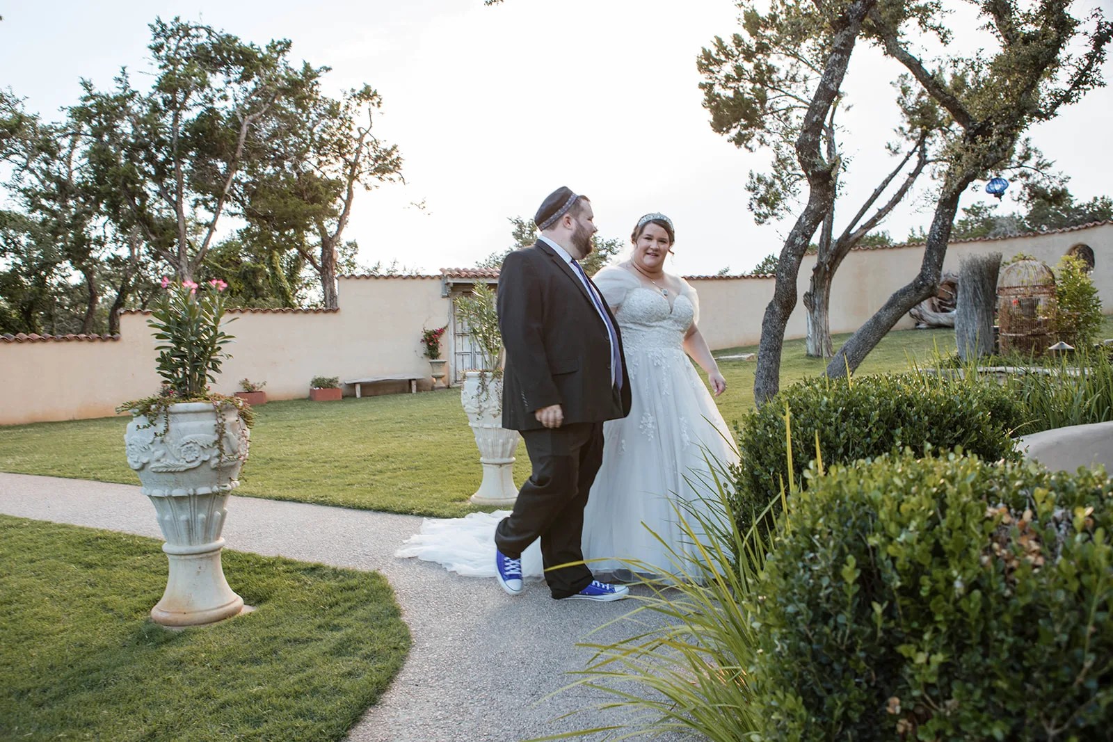 Couple at the gazebo at Tuscan Hall, Austin, TX