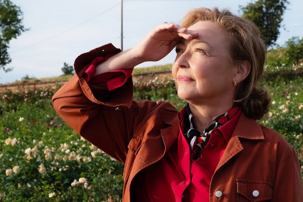 「とても美しく人間味に溢れた映画」『ローズメイカー 奇跡のバラ』主演カトリーヌ・フロの動画メッセージが公開