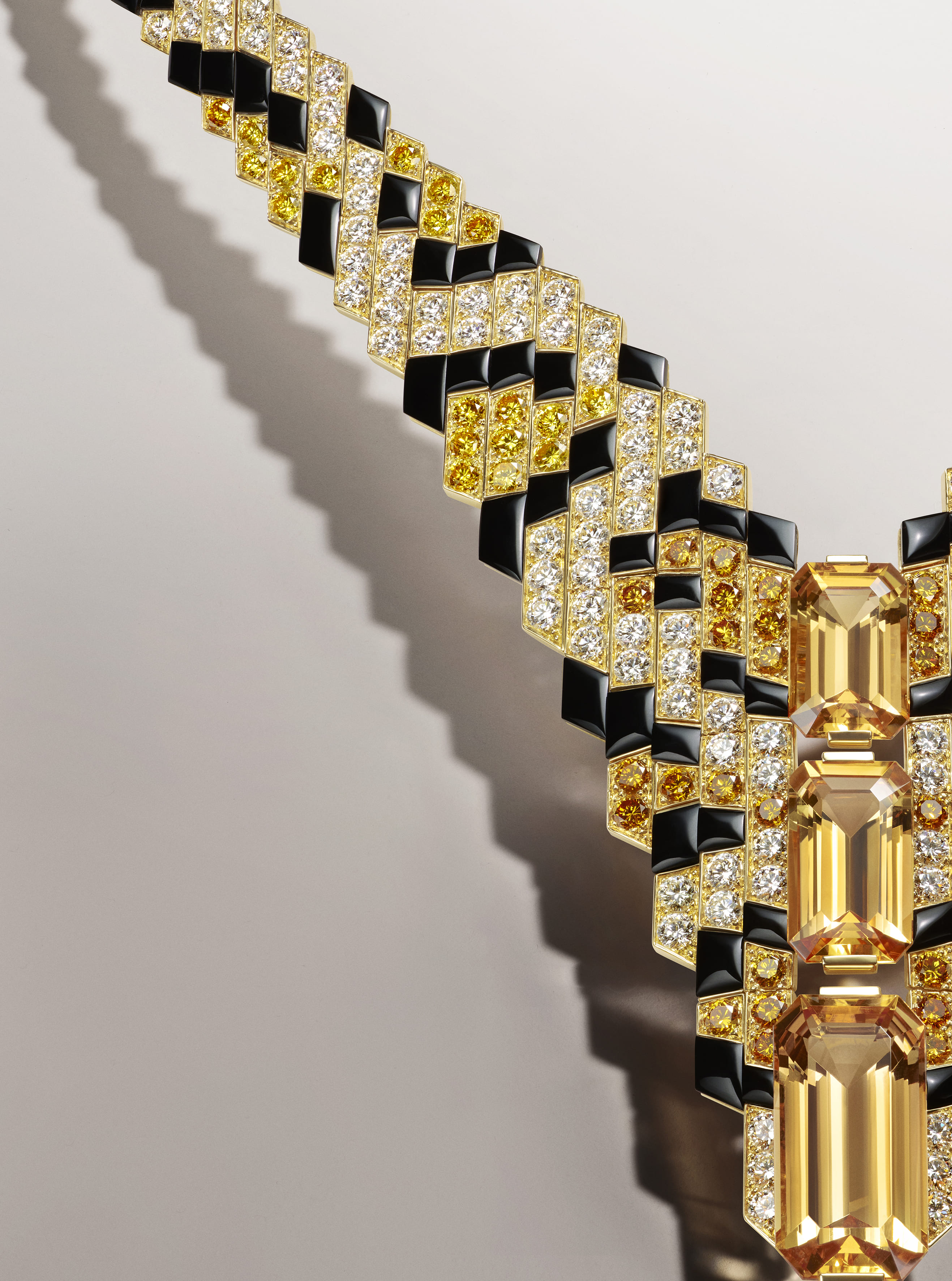 ゴルシフテ・ファラハニがアンバサダーに！カルティエが新作ハイ