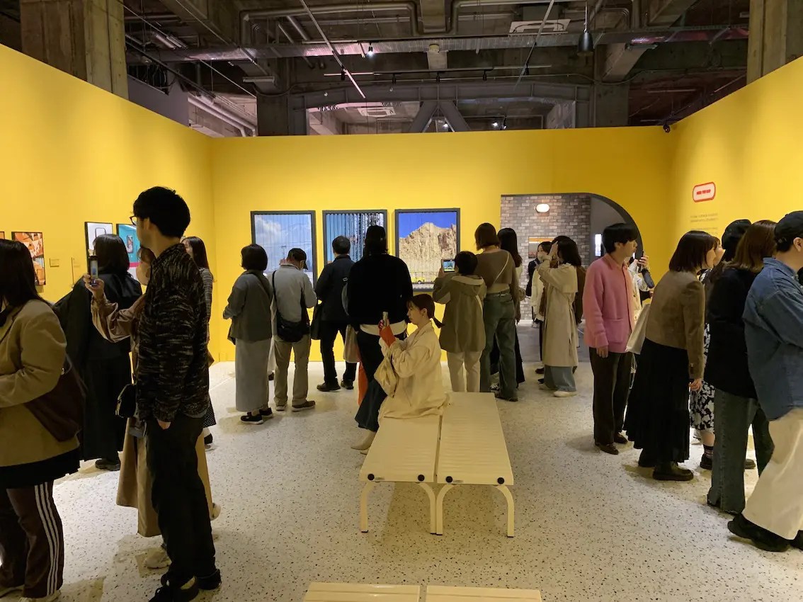Z世代を中心にSNSで大ブレイク中『ウェス・アンダーソンすぎる風景展』今冬、渋谷ヒカリエにて再開催決定