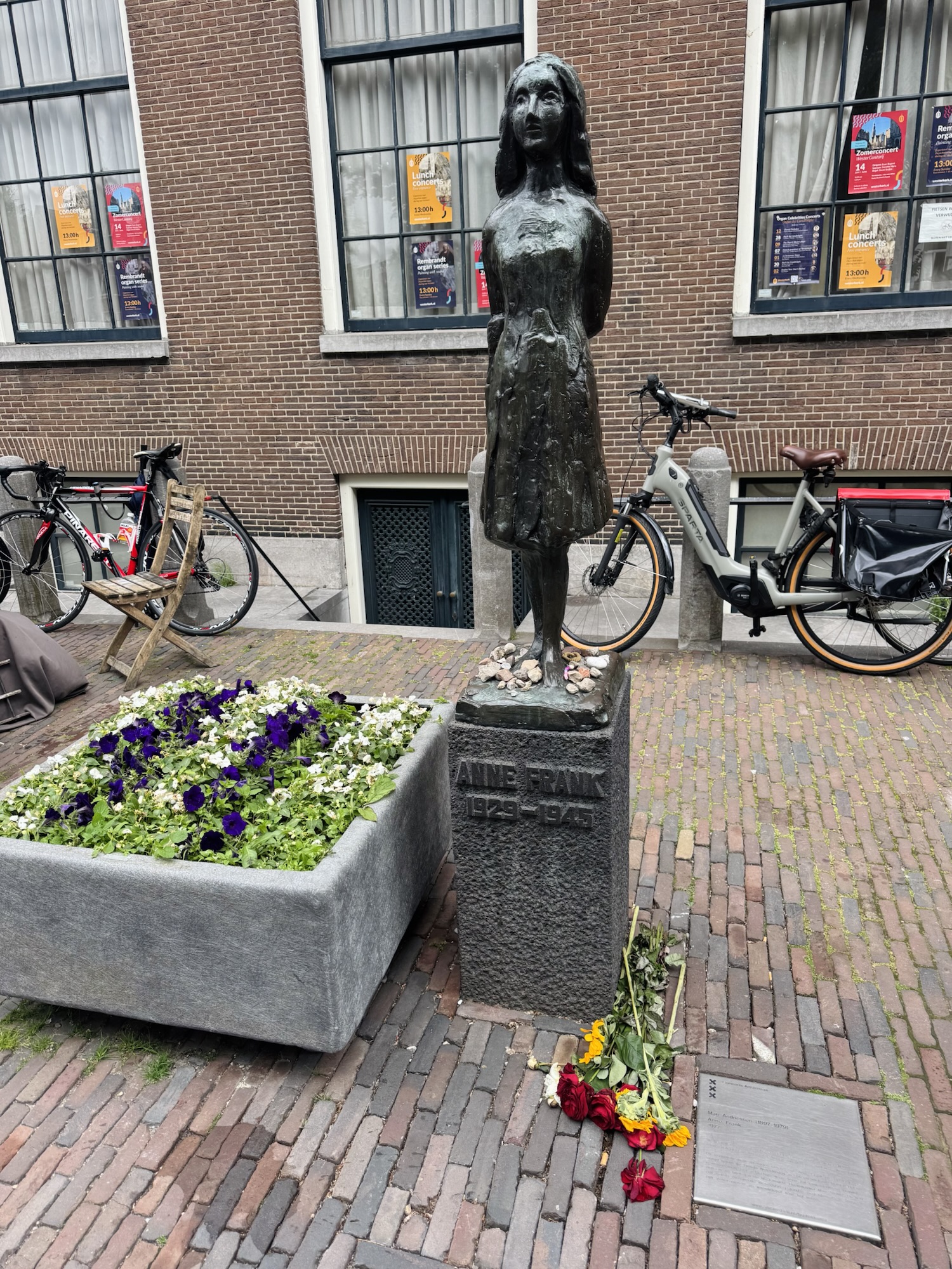 Anne Frank Statue