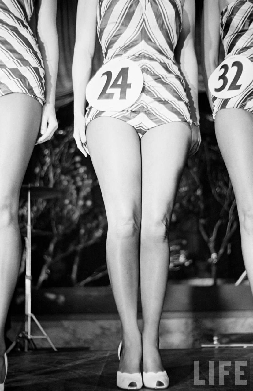 Beautiful legs competition 1940s