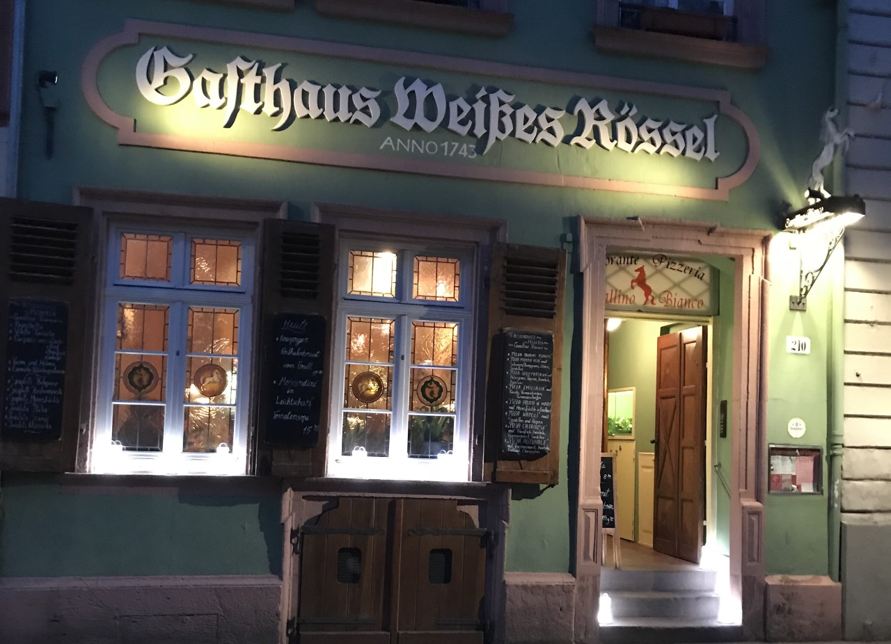 Stock mit einem traumhaften blick auf den . Restaurant WeiÃes RÃ¶ssel | Original italienische Speisen