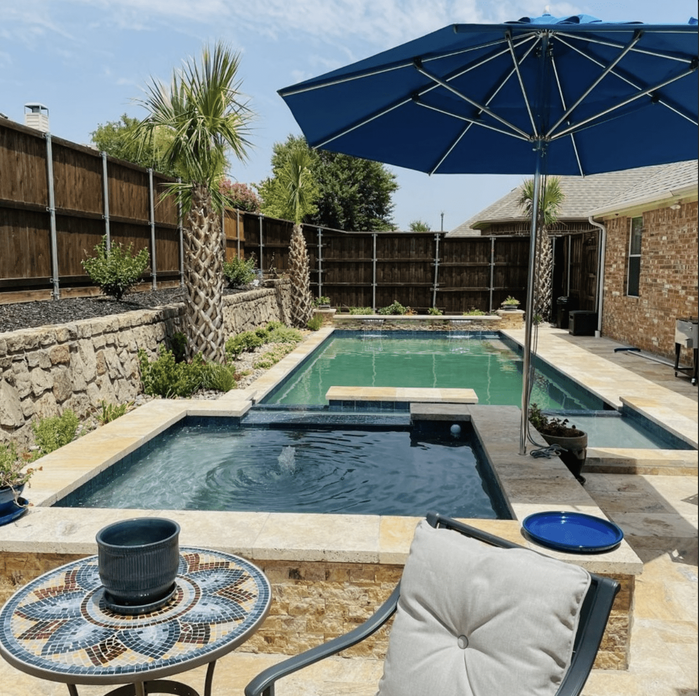 Weisz Selection - pool and spa with umbrella