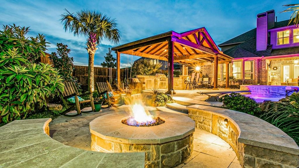 Weisz Selection - hardscaped fire pit area and outdoor kitchen