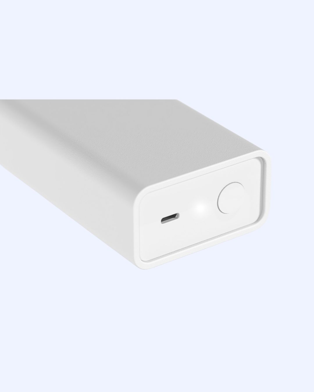 Wellness Watcher visto desde abajo, botón y USB-C de carga