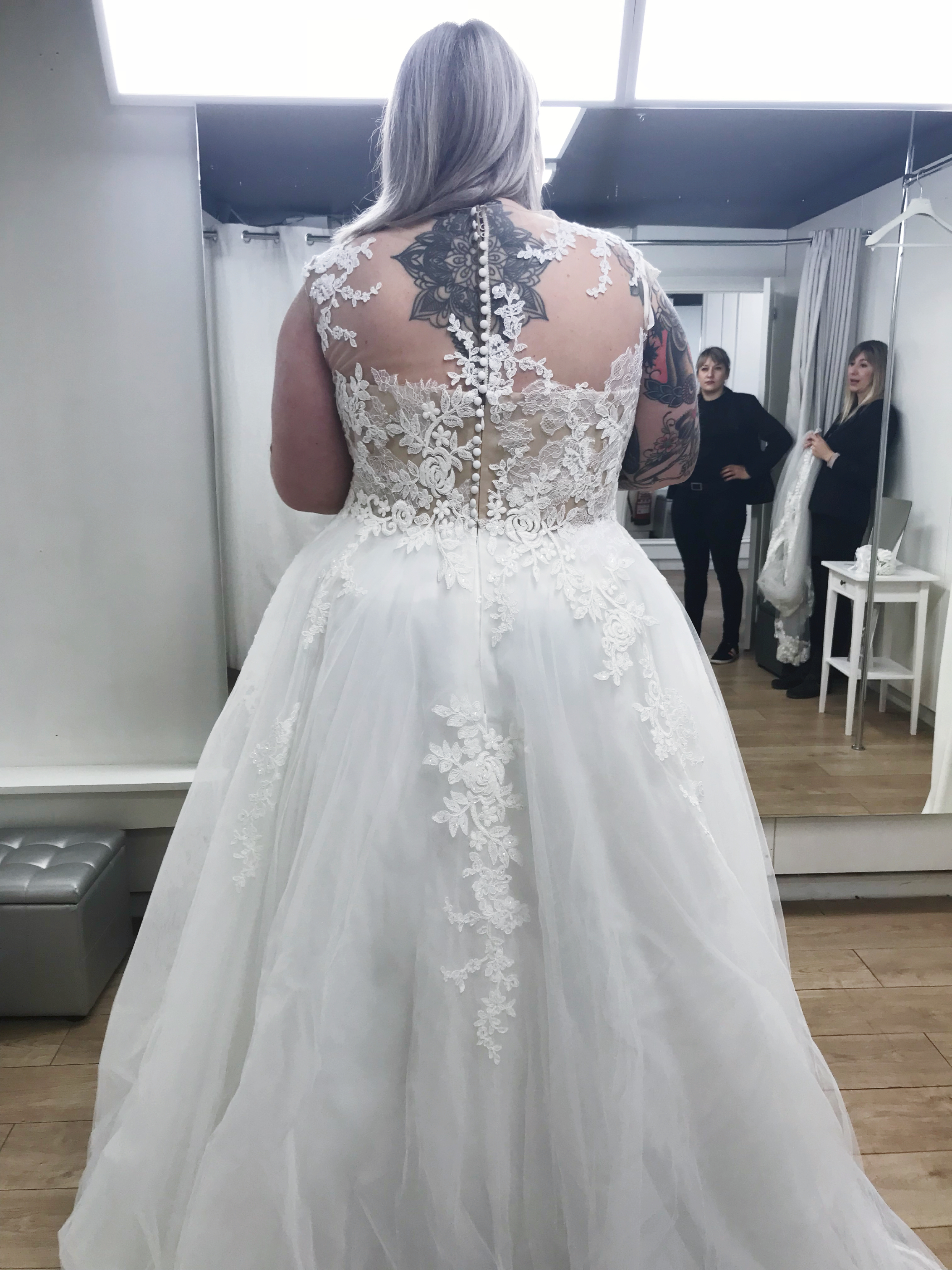 Nos Vamos De Boda Probamos Vestidos De Novia De Talla Grande Weloversize Com