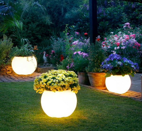 Sokak Lamba Tasarimli Solar Bahce Lambasi Tekzen