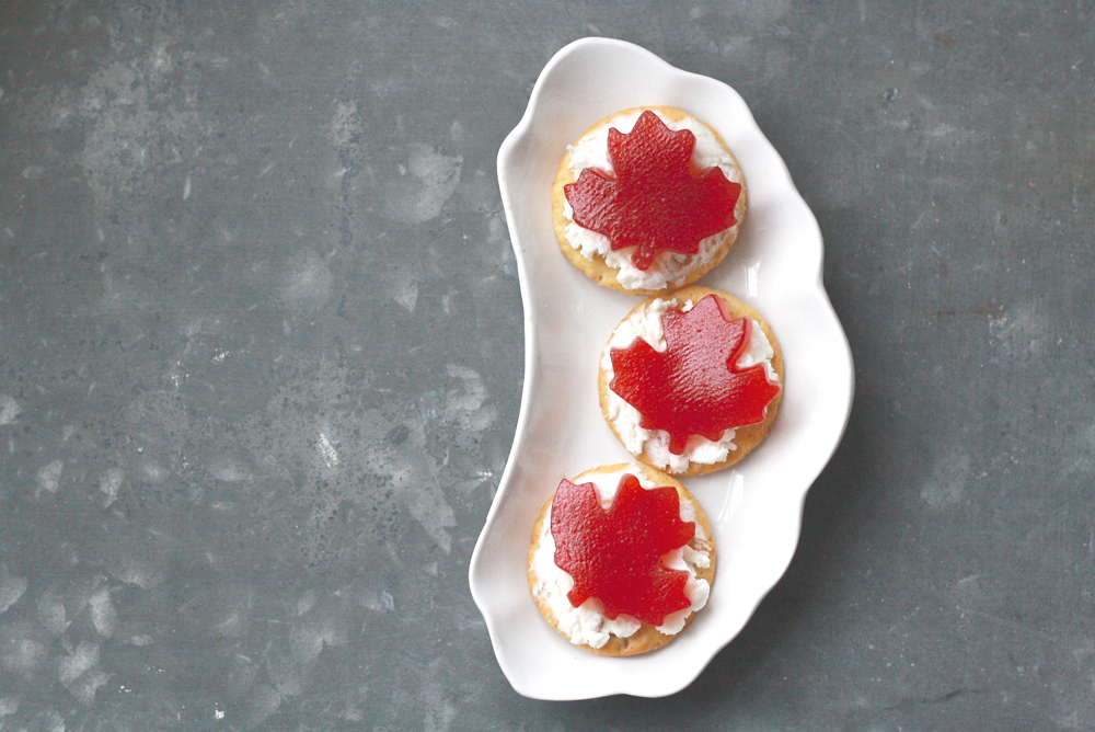 Easy Appetizer Cranberry Goat Cheese Crackers