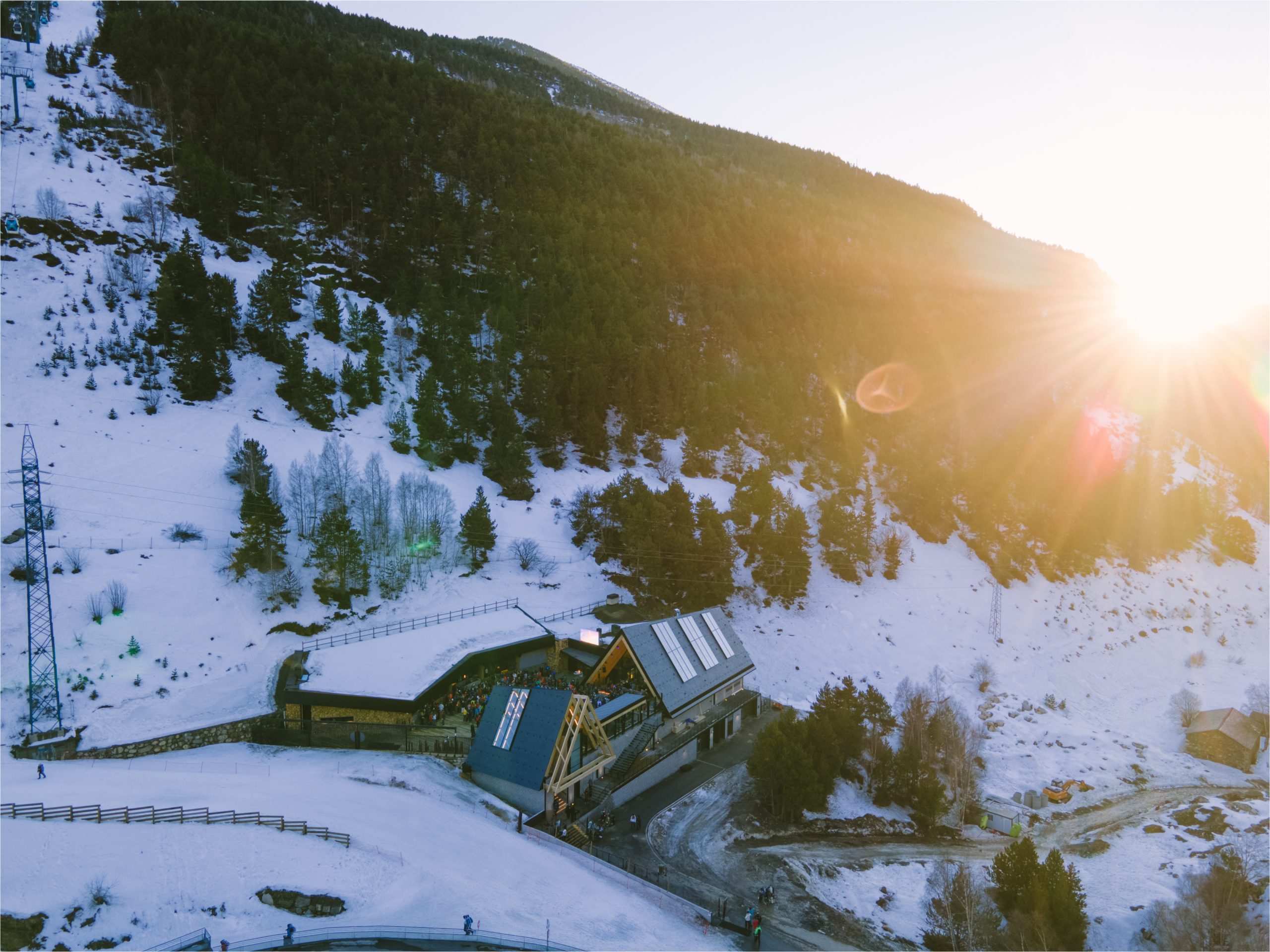 L'Abarset returns with the best electronic shows in the snow
