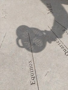 Using a colander to show the sun crescent about halfway to totality