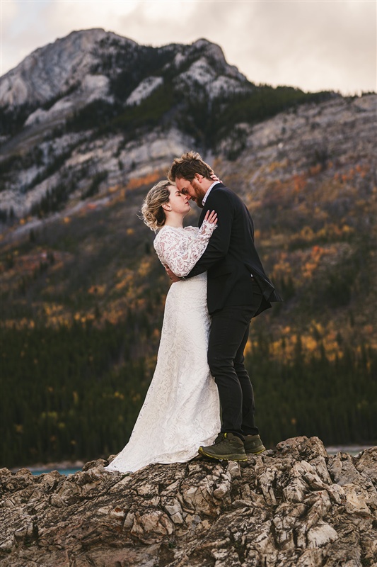 9-25-2 - Lake Minnewanka Banff Canada Elopement