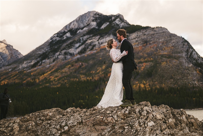 9-25-2 - Lake Minnewanka Banff Canada Elopement