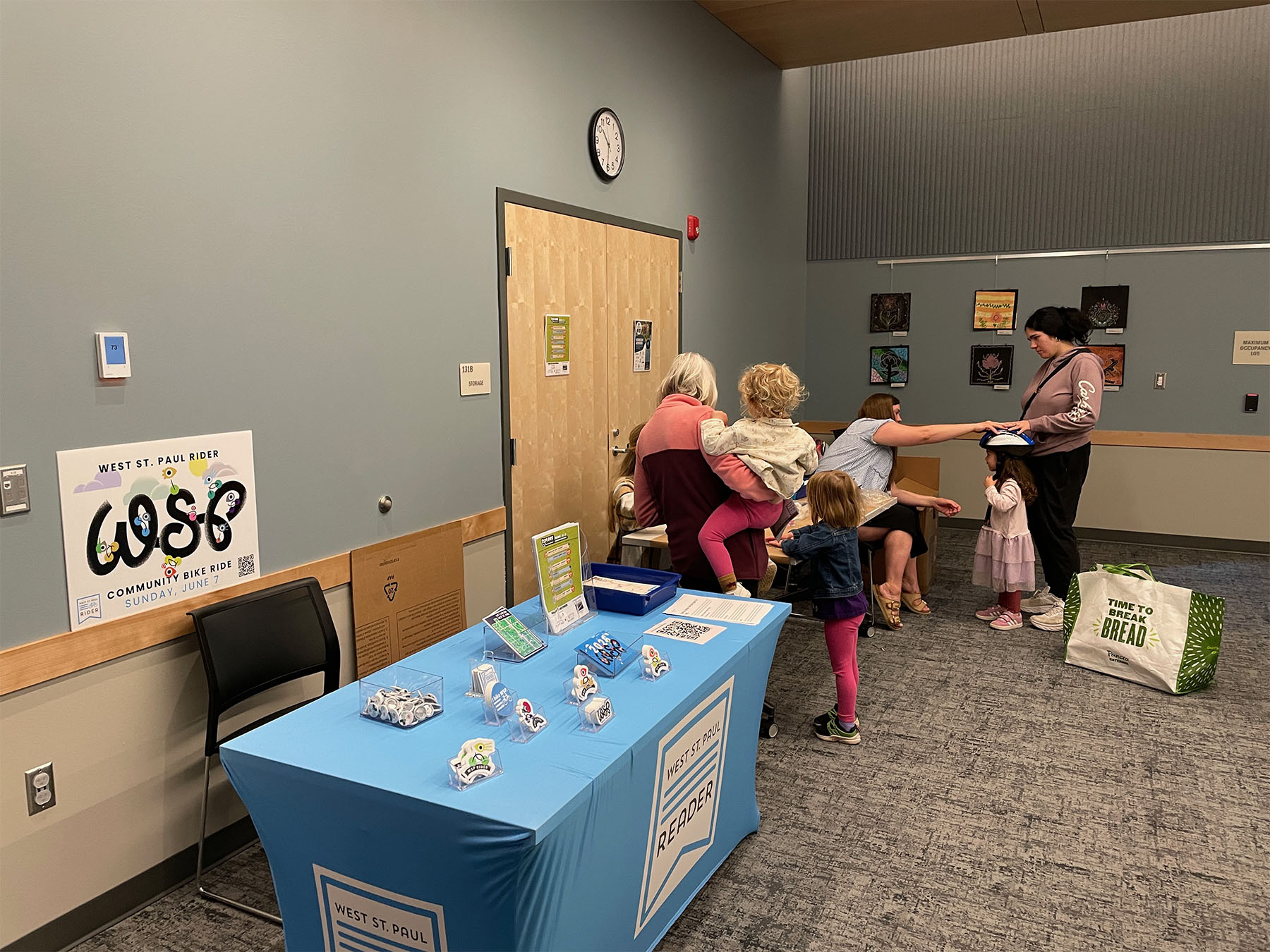 Helmet giveaway at Wentworth Library