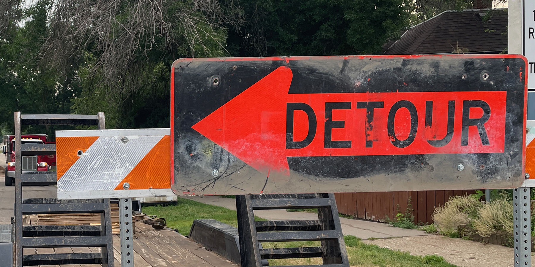 Detour construction sign