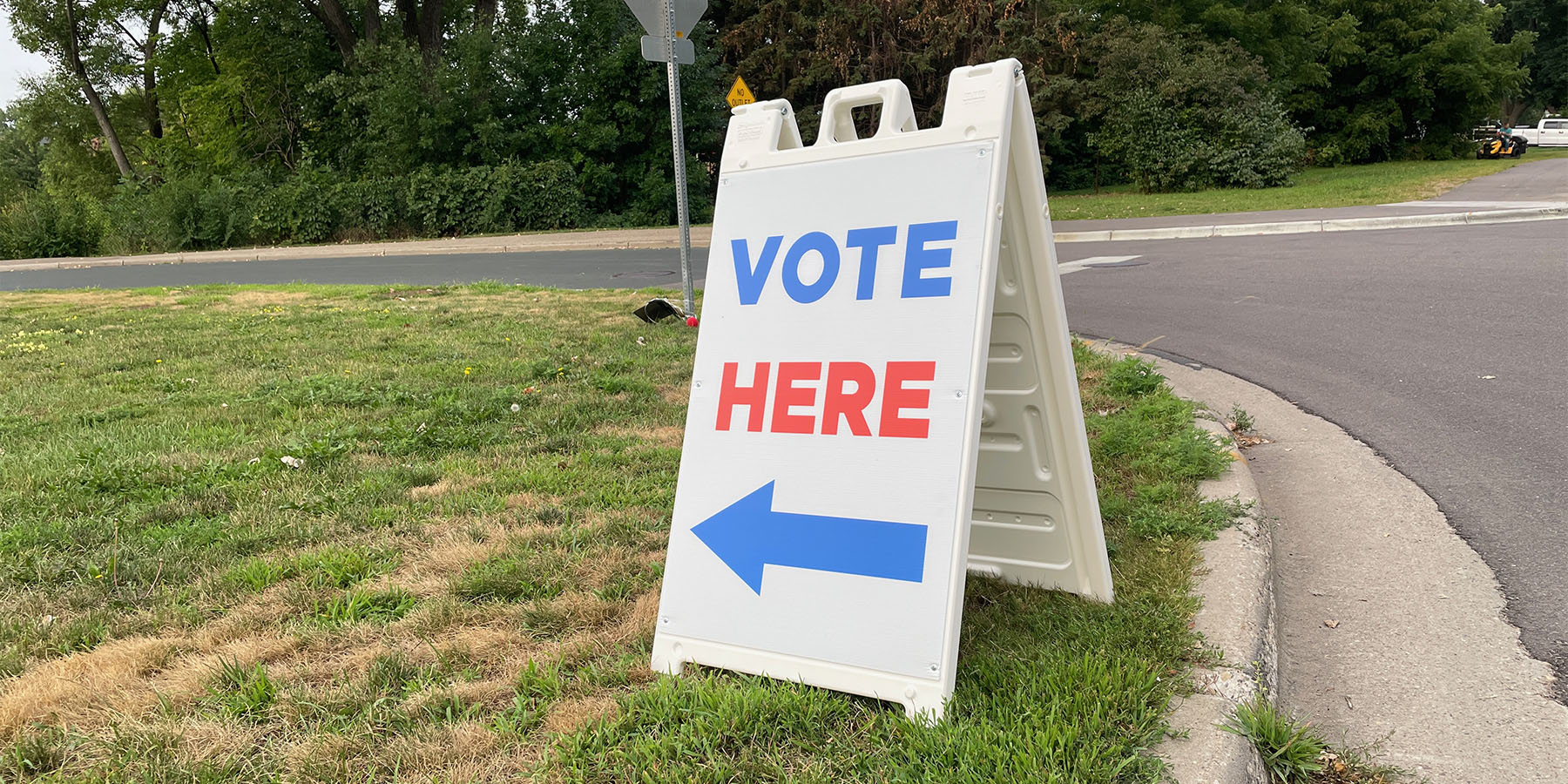 Vote here sign