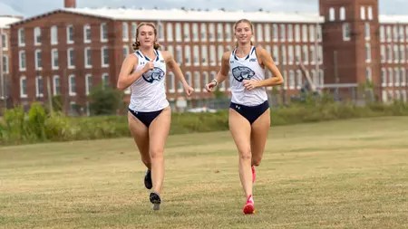 womens cross country runners