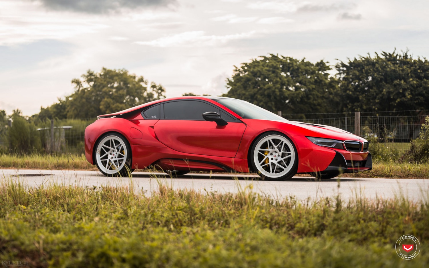 Bmw i8 red vossen lc-109t wheel