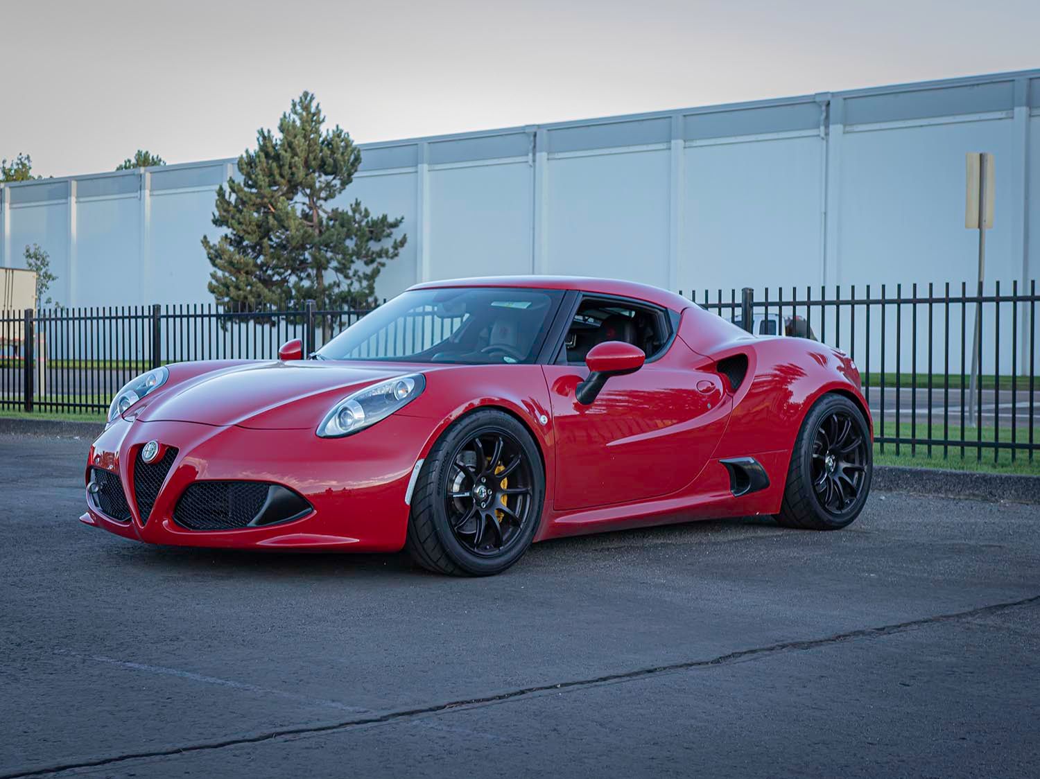 Alfa romeo 4c red advan rs2