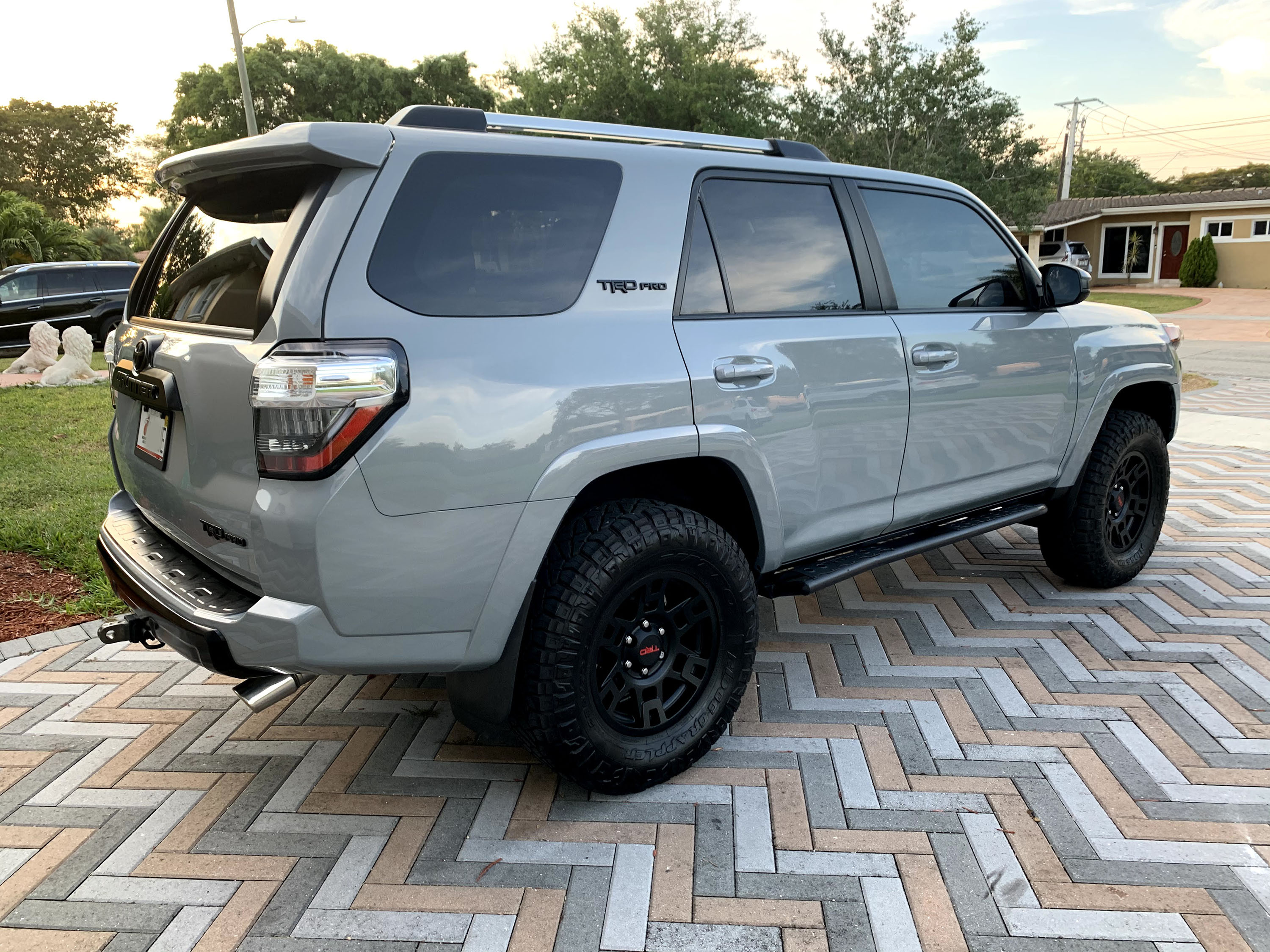 F/s nicely moded 17 4runner trd pro in cement grey