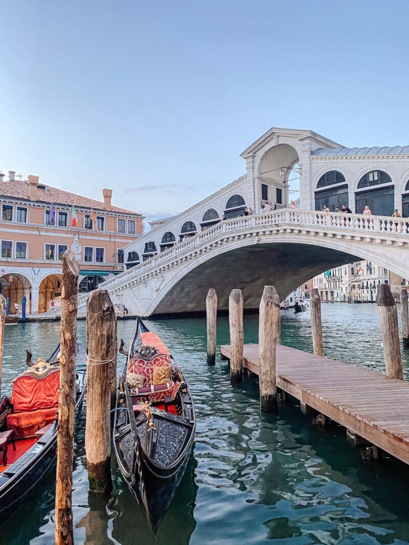 image of Rialto Bridge in Venice
