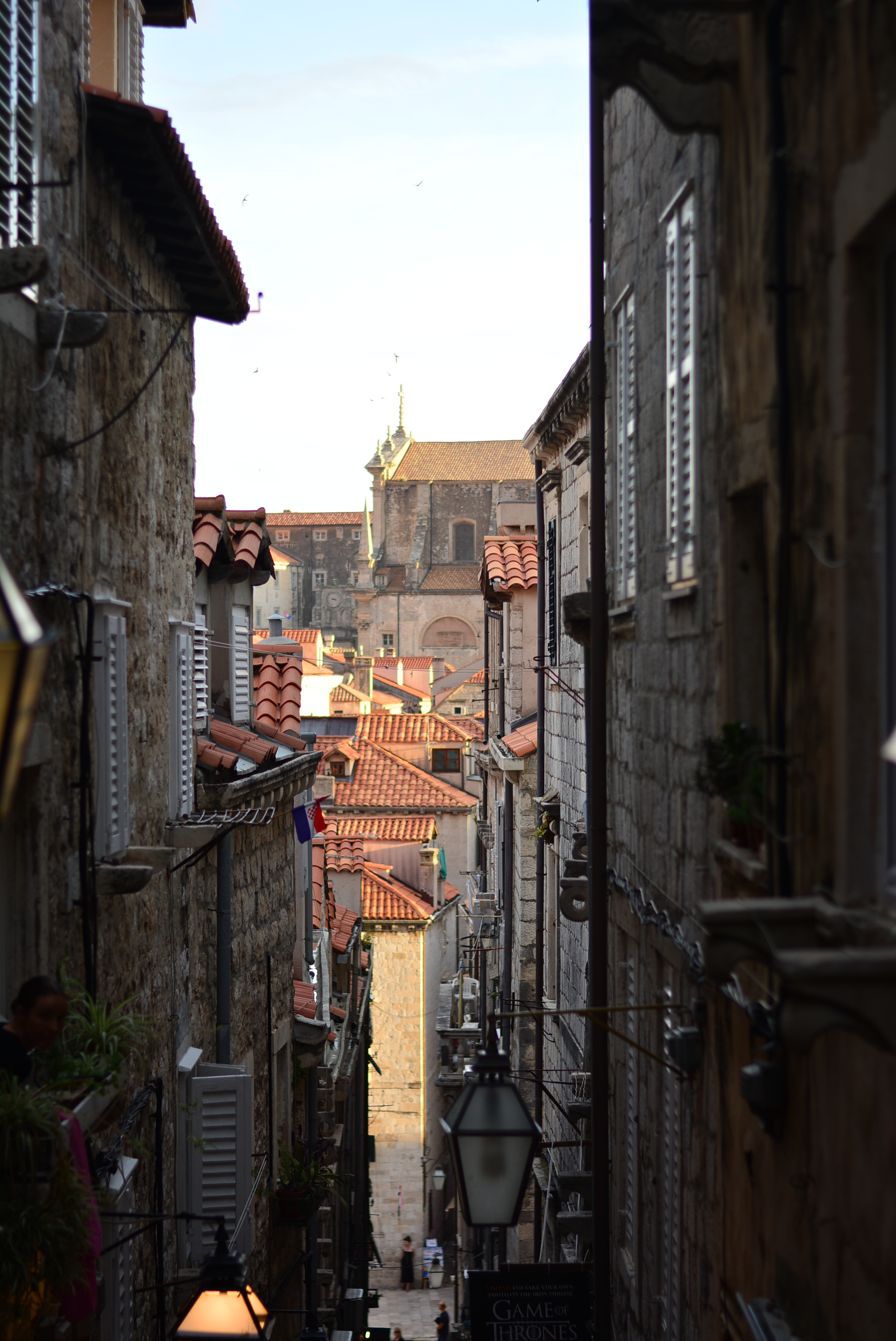 I super love the narrow streets here, their levels, their brick and stone and tile materials all mixed together, signages, maps, ugh <3 Love it!!