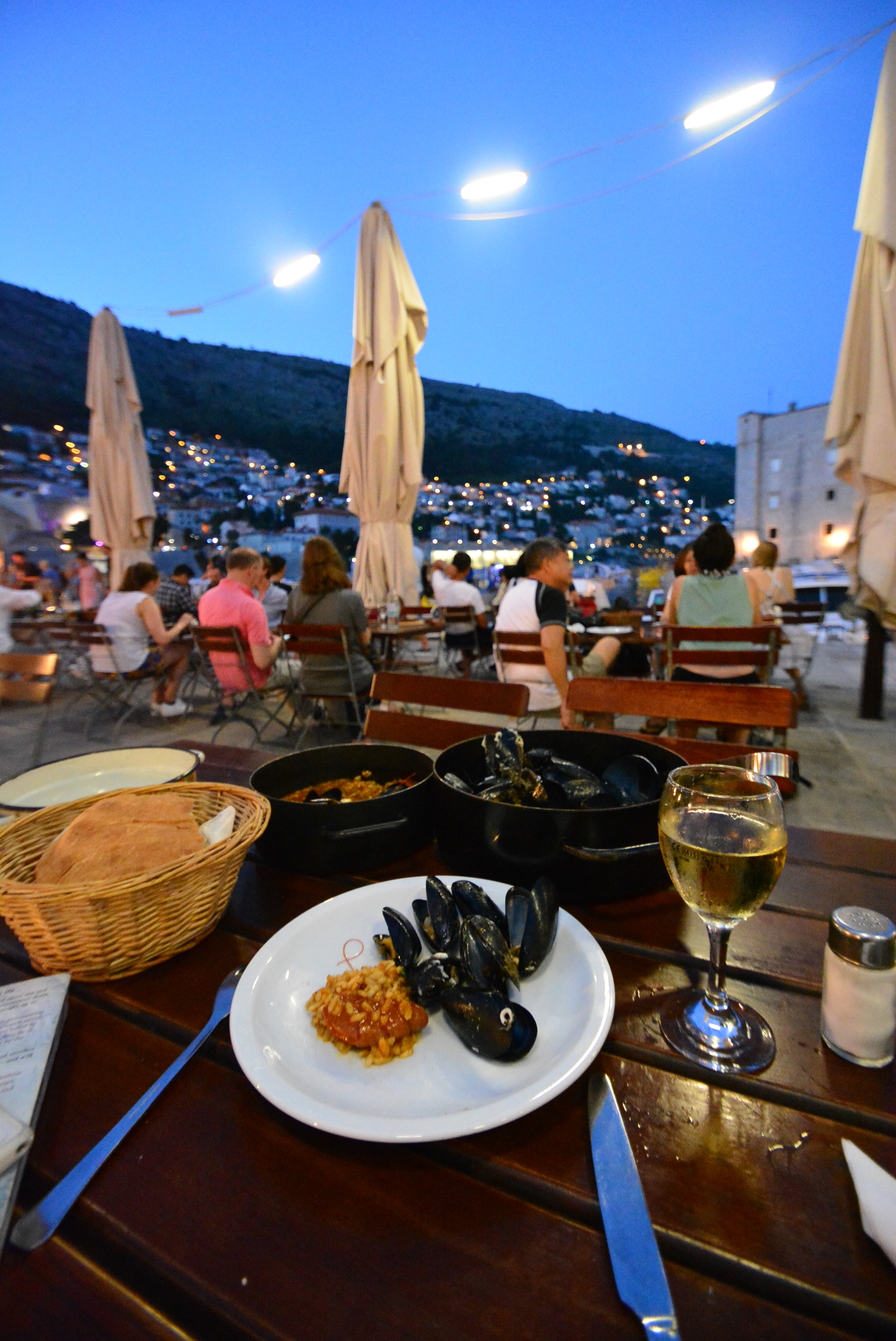 Romantic dinner for one please ~ hahaa thats the bad thing about travelling alone TT, you want to try eveyrthing but can't finish all of them by yourself..