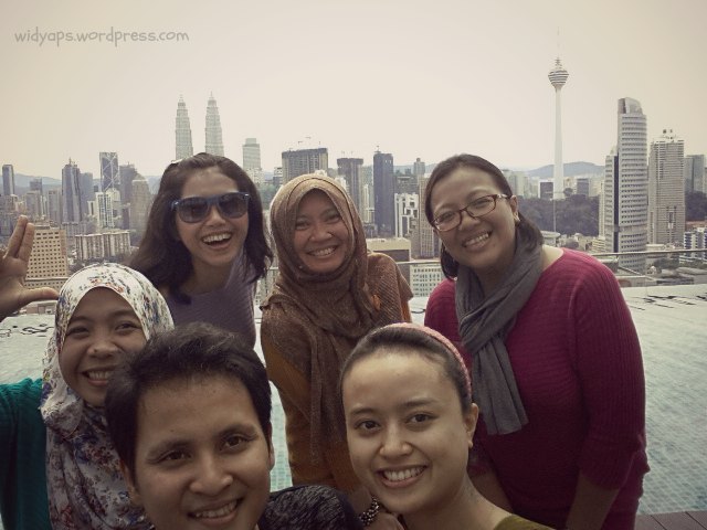 We-fie dengan background Twin Tower Petronas dan Menara KL