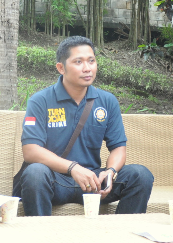 Sekadar contoh, di antara nilai budi pekerti dalam agama hindu dikenal dengan tri marga(baktikepada tuhan, orang tua, dan guru; . Hindu 6 Kejahatan Atatayi Coretan