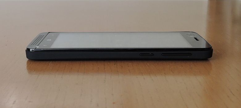 FREETEL KATANA 01 ー 激安ローエンドのWindows 10 スマホってどうなの