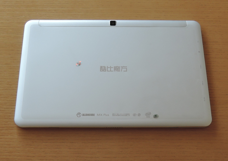 Cube Mix Plus － 10.6インチ、KabylakeのCore mとワコムデジタイザー