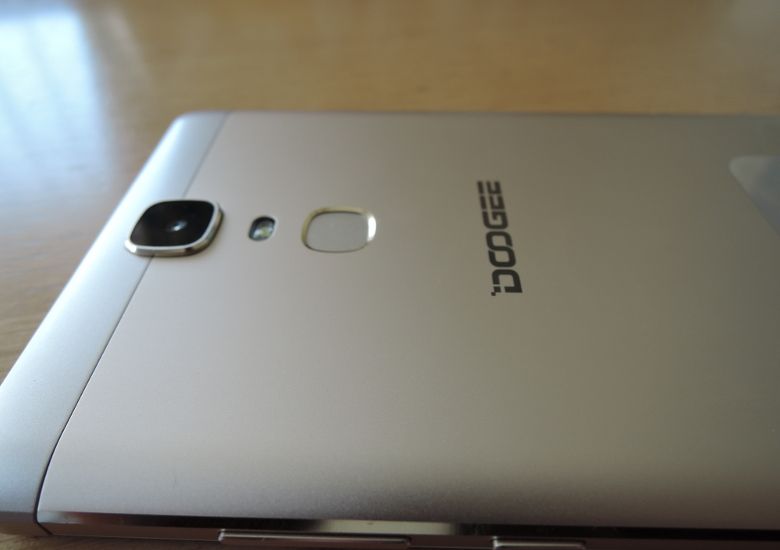 DOOGEE Y6 Max － 6.5インチ、ミドルスペックの中華スマホ、「大きい