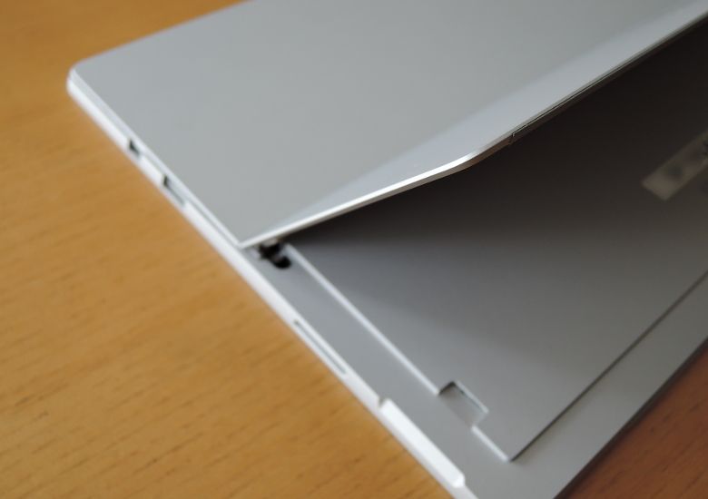 Microsoft Surface Pro（2017）－ さすが「本家」！高品質で細部の