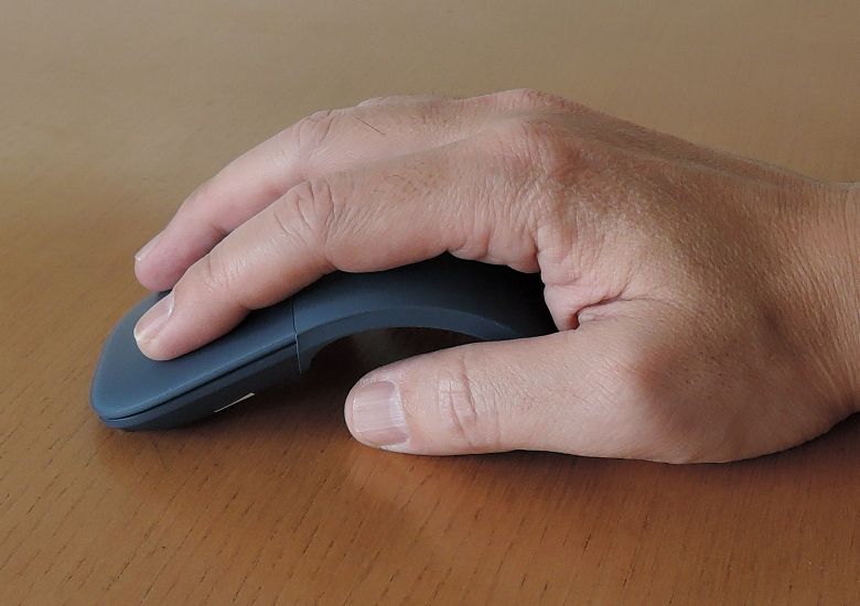Microsoft Surface Arc Mouseの実機レビュー ー 驚きの薄さとMicrosoft