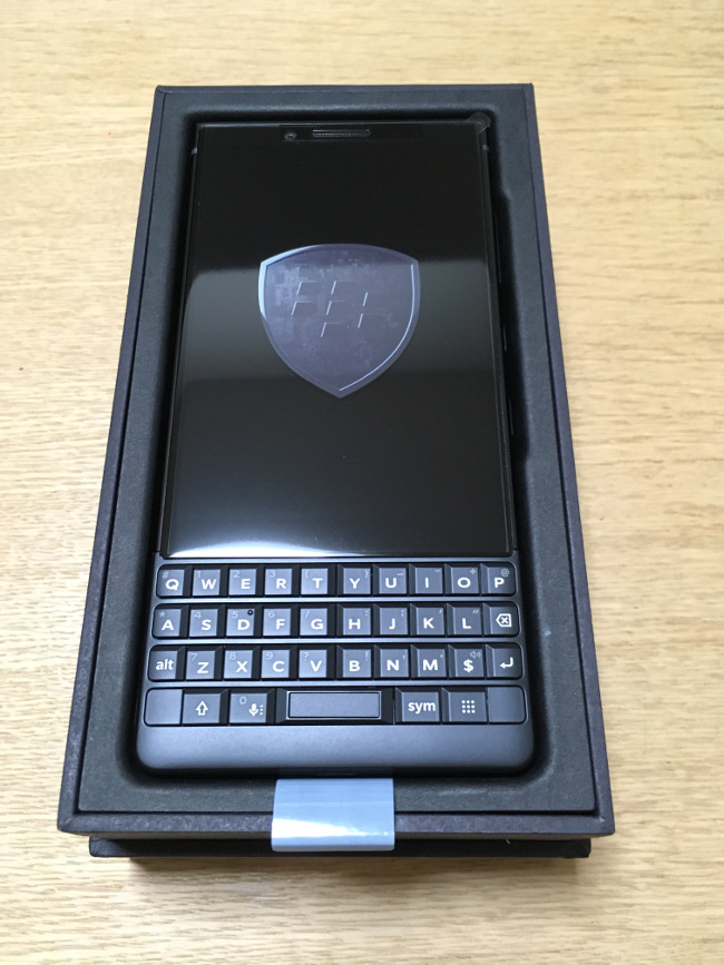 BlackBerry KEY 2（BBF100-9）レビュー － 注目のBlackBerry最新スマホ